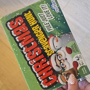 NIB Outset Christmas Scavenger Hunt Game
